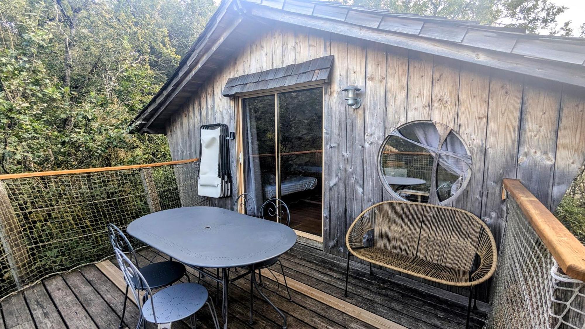 Cabanes Et Lodges Du Belvedere Serrieres-sur-Ain Exterior foto