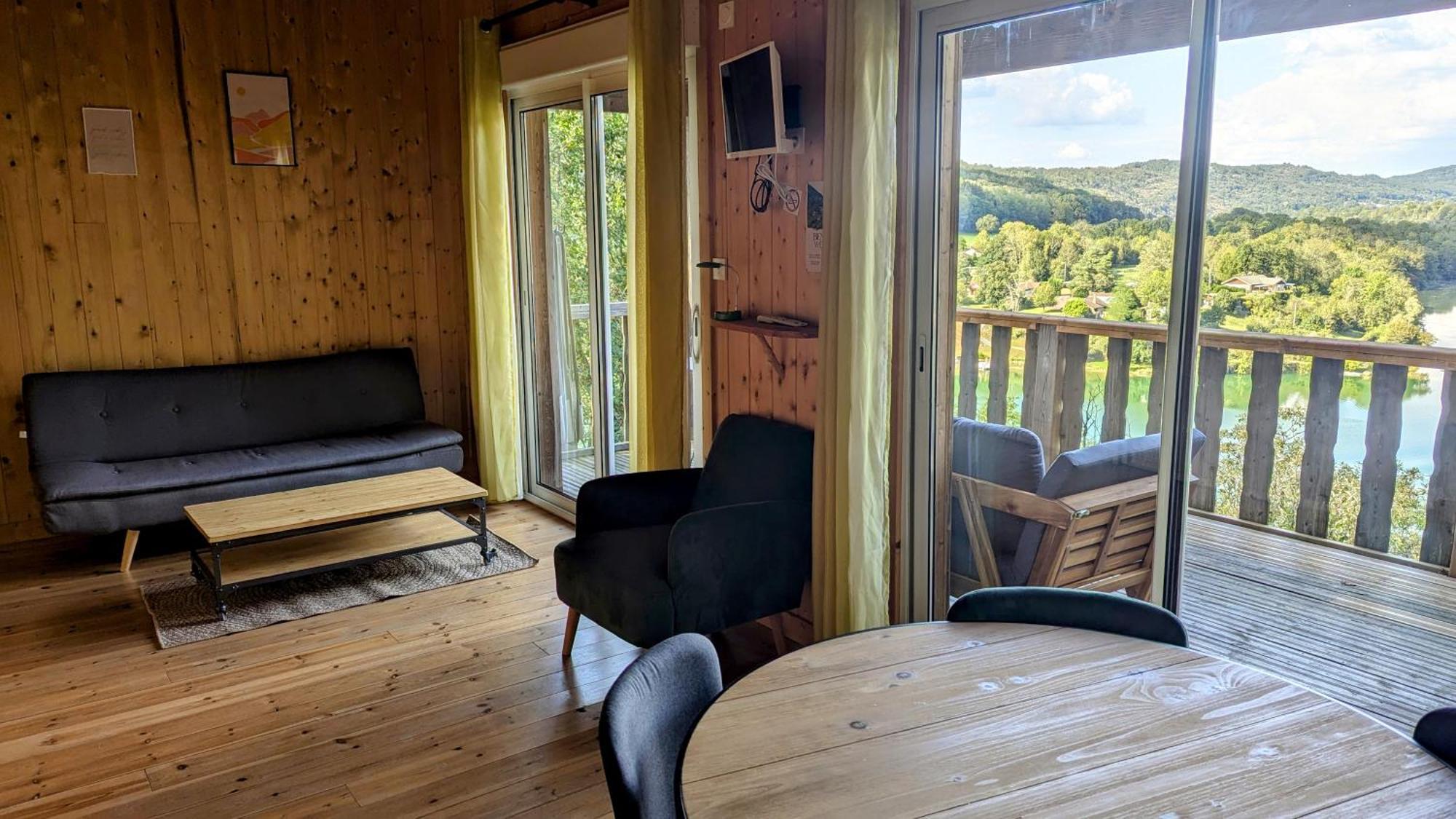 Cabanes Et Lodges Du Belvedere Serrieres-sur-Ain Exterior foto